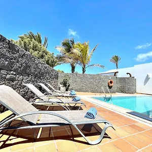 Villa Mamma Mia Pool Heat Private & Jacuzzi, Playa Blanca (Lanzarote)